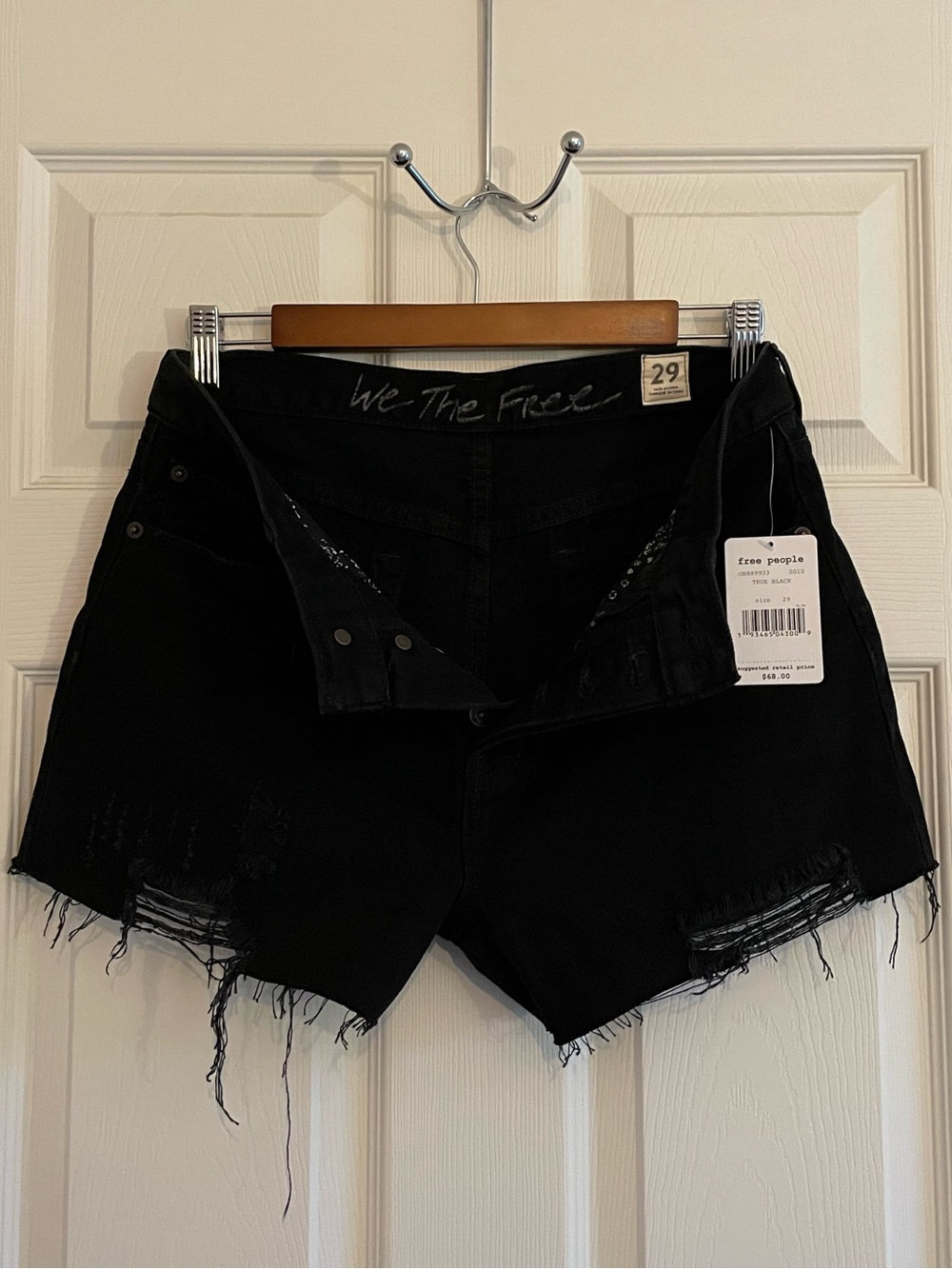 Free People Black Distressed Denim Cutoff Shorts Raw Hem NWT Size 29 Festival
